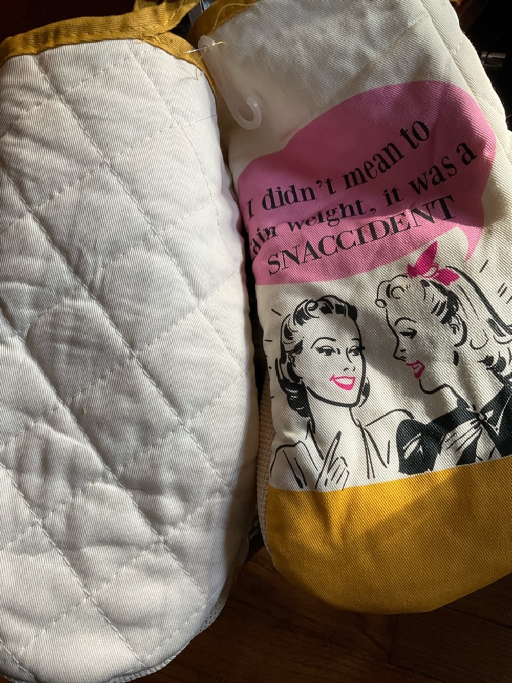 "Snaccident" oven mitt set from the Daisy Boutique Brand Pink and Yellow - Picture 5 of 7